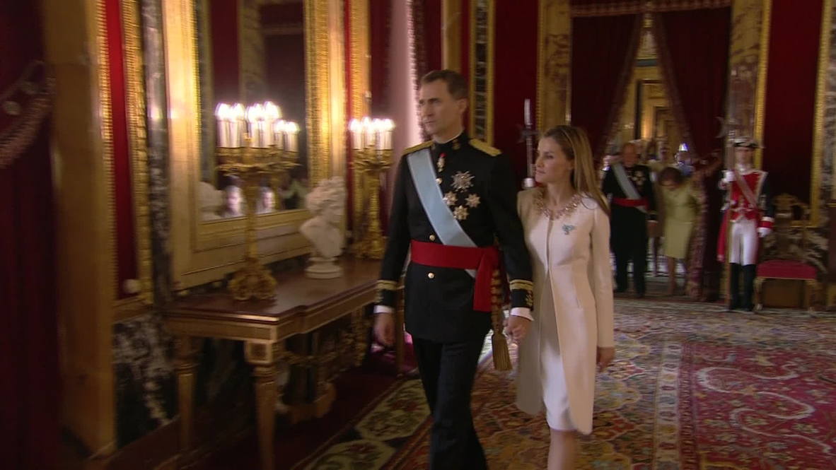 Spain: Felipe VI sworn in as king during modest ceremony