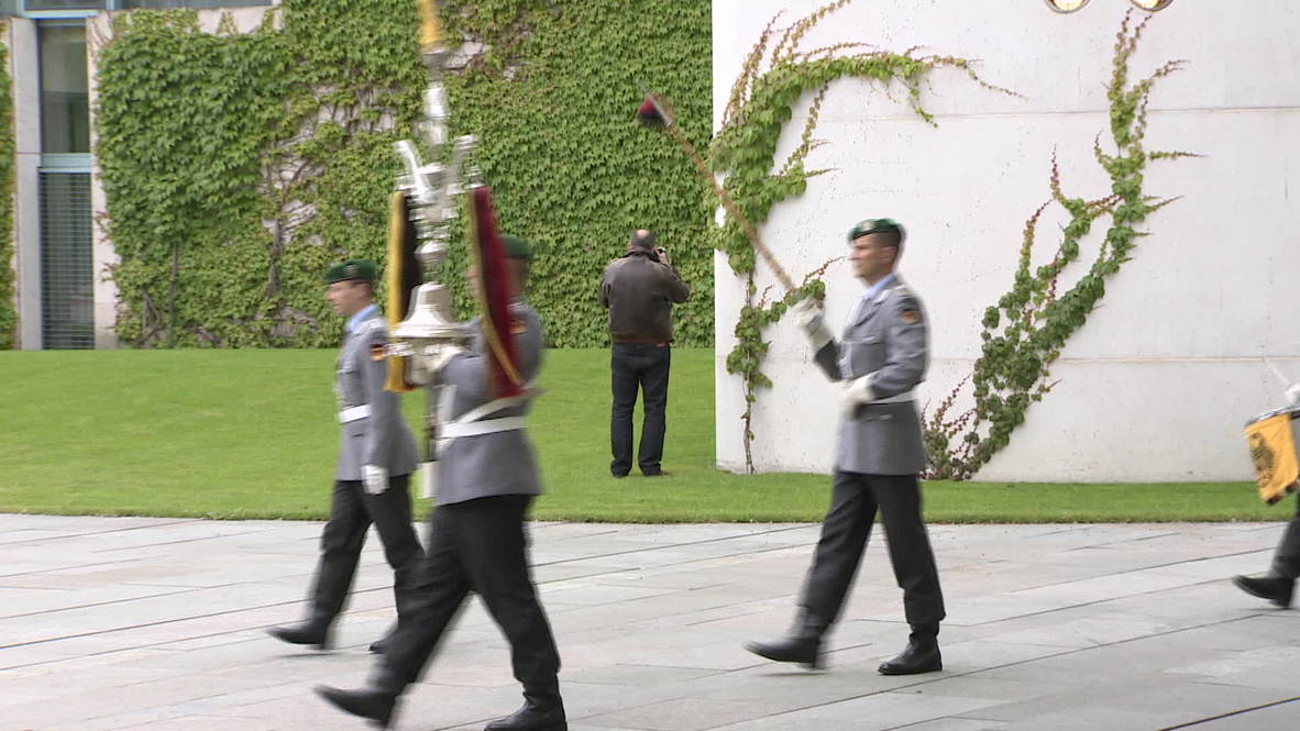 Germany: Merkel welcomes Estonian PM with military honours