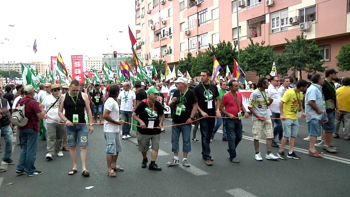 Spain: Workers march for bread, shelter and work