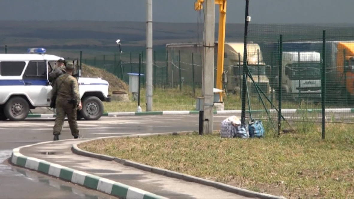 Russia: Shelled Donetsk border crossing resumes operations