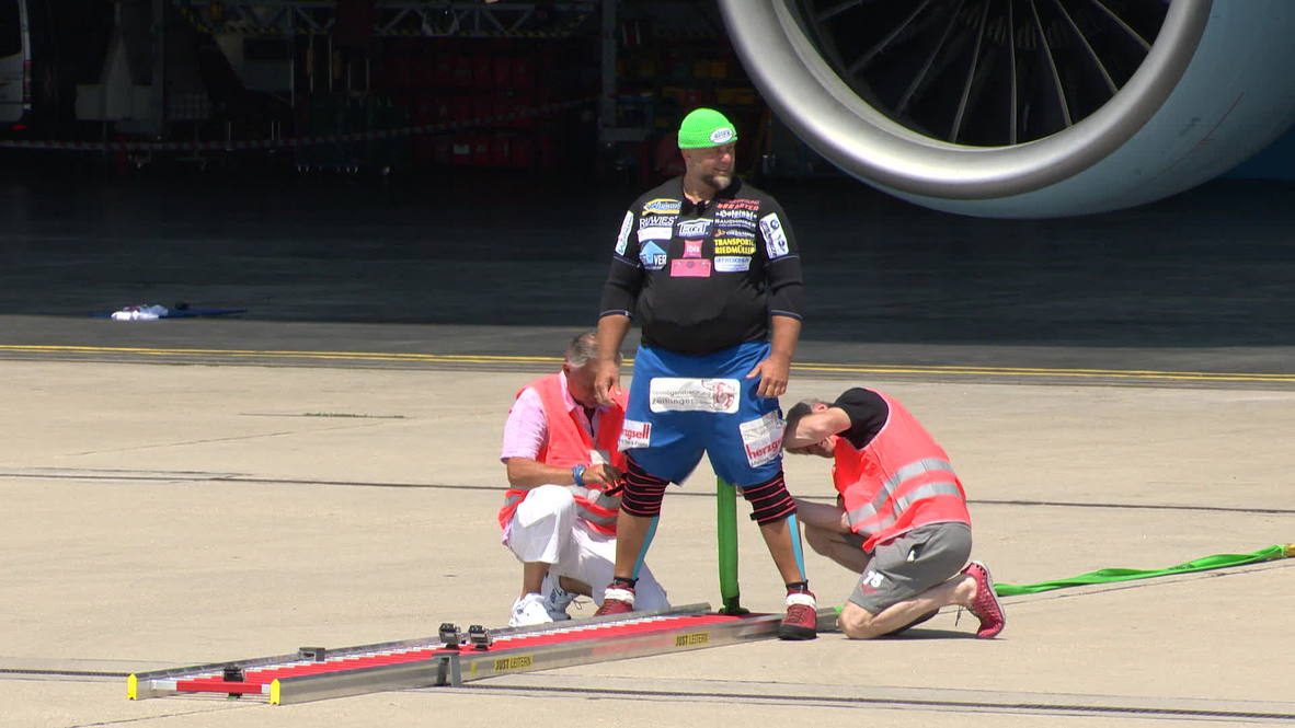 Austria: Ever seen a man pull a jumbo jet? Brace yourself!