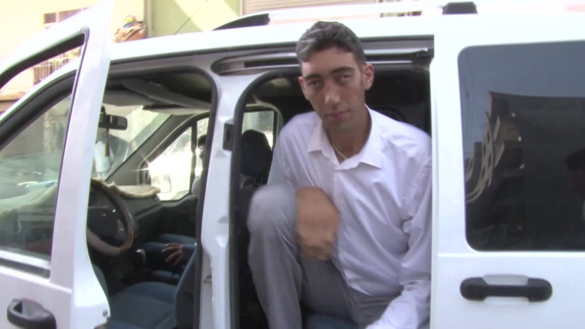 Turkey: World's tallest man's wife trapped in Syria