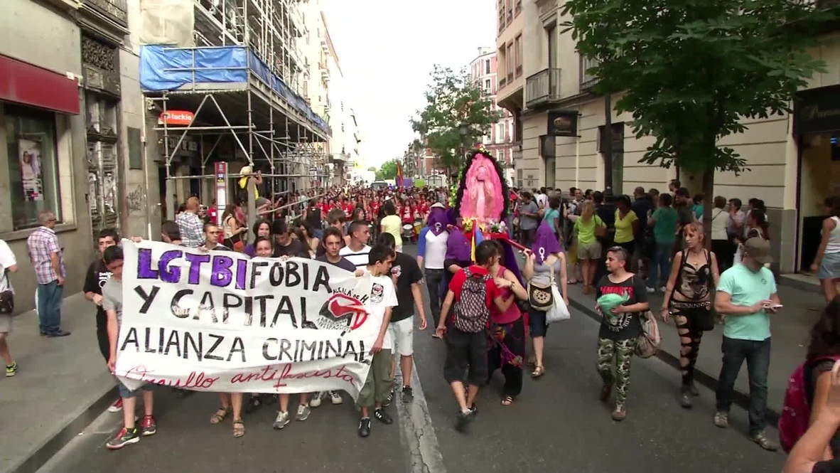 Spain: Giant vagina reappears on the streets of Madrid | Video Ruptly