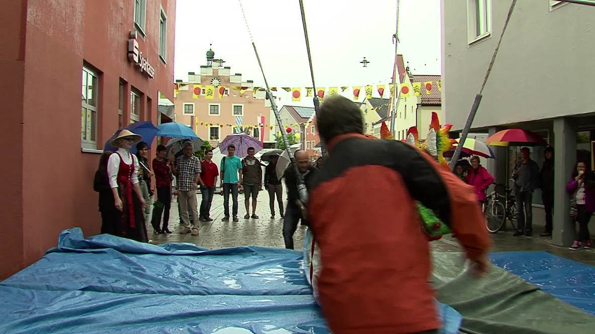 Germany: Germans don Chinese dress for festival
