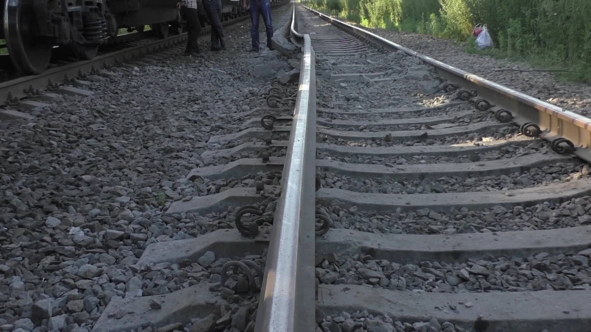 Ukraine: Bomb blast hits rail line in Donetsk