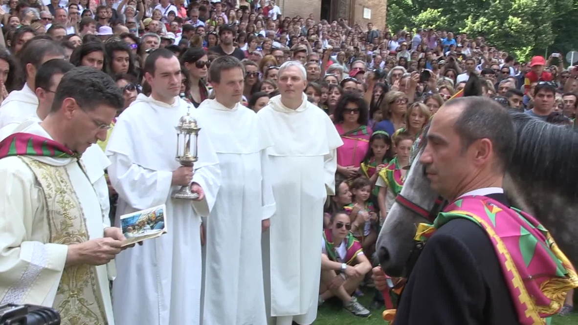 Italy: Horses receive blessing ahead of medieval spectacle