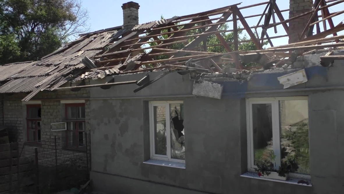 Ukraine: Lugansk homes ravaged after Ukraine air force shelling