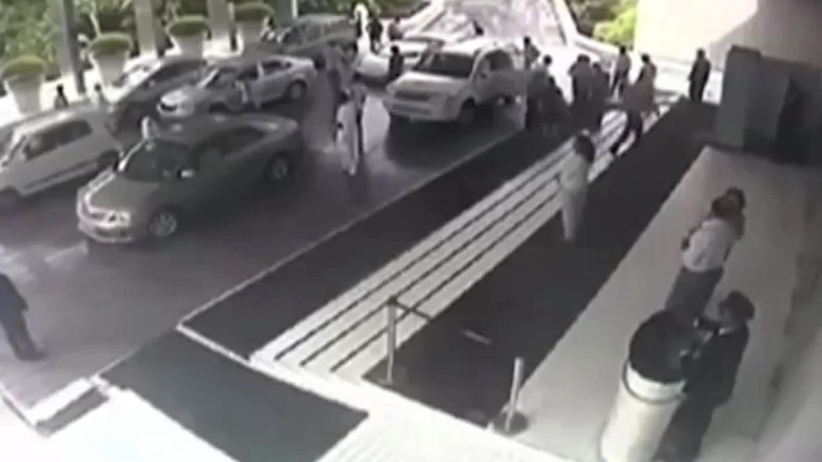 India: Valet crashes Lamborghini outside luxury hotel