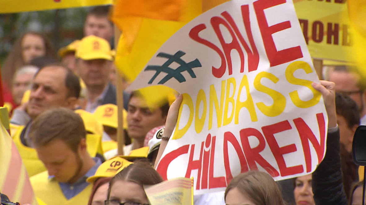 Russia: 'Save Donbass children!' - Muscovites rally for Donbass
