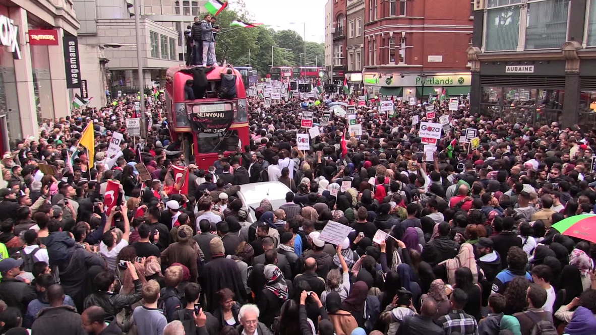 UK: Thousands protest at Israeli embassy