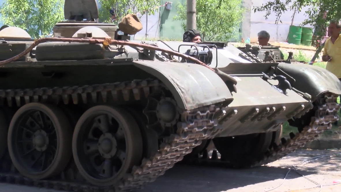 Bulgaria: Watch a T-72 tank fail to pull a train wreck away