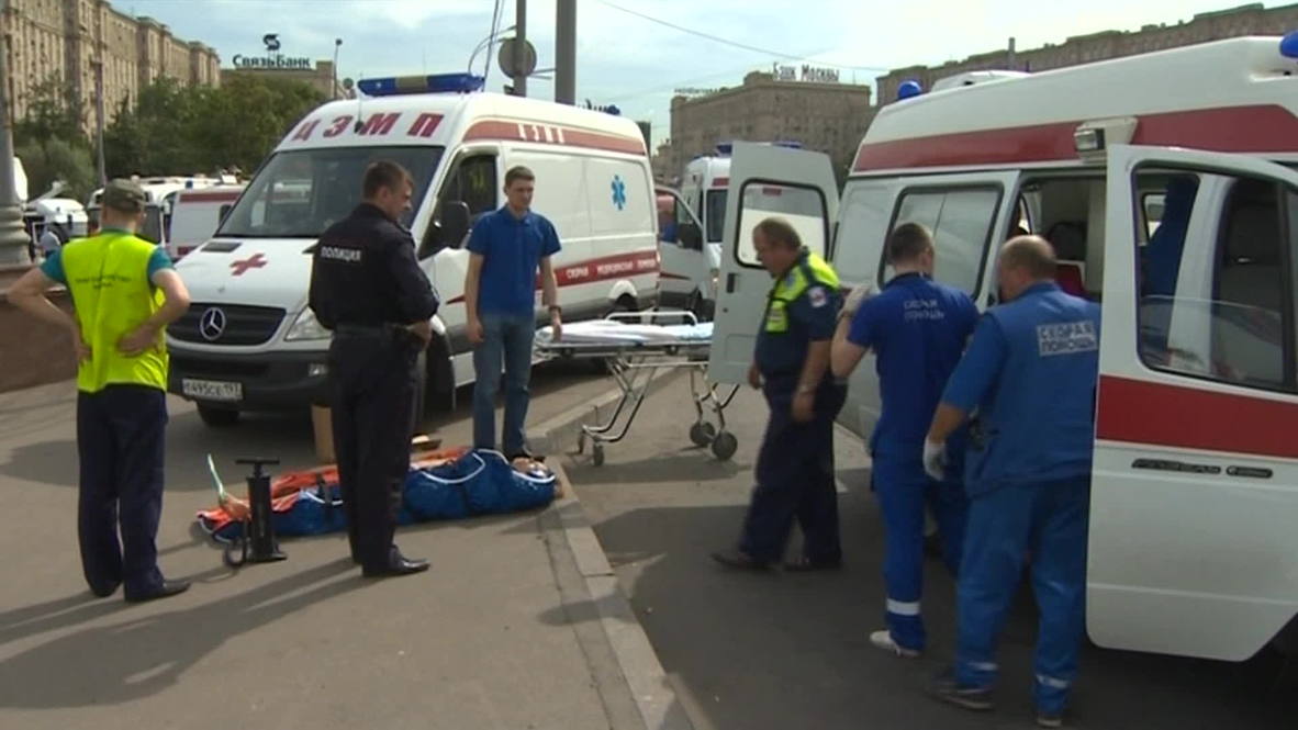Russia: Moscow Metro carriage derails, up to 16 dead