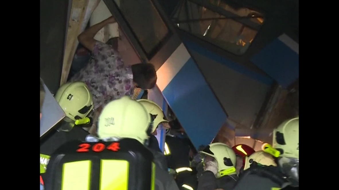 Russia: Emergency services clear Moscow Metro wreckage
