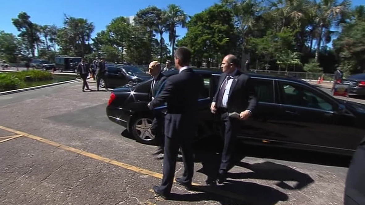 Brazil: Putin poses with BRICS leaders for 'family photo'