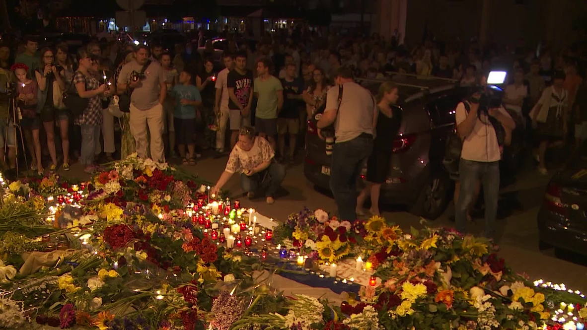 Ukraine: Flowers for victims of MH17 crash flood Dutch embassy in Kiev