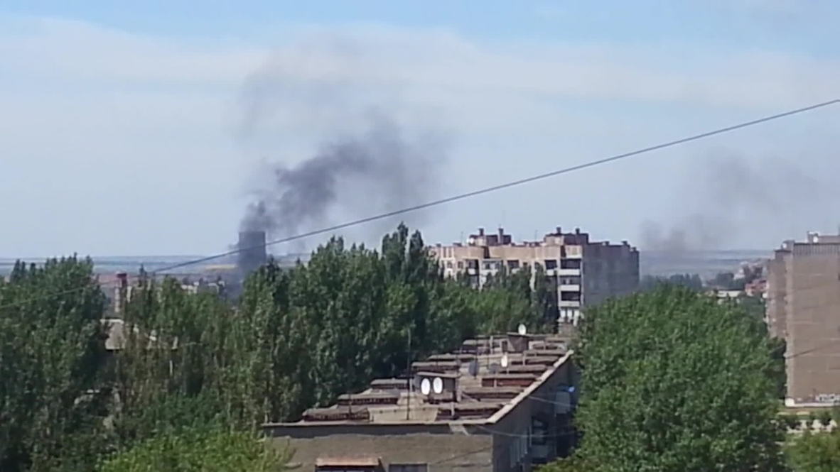 Ukraine: Smoke rises as fierce fighting erupts in Donetsk