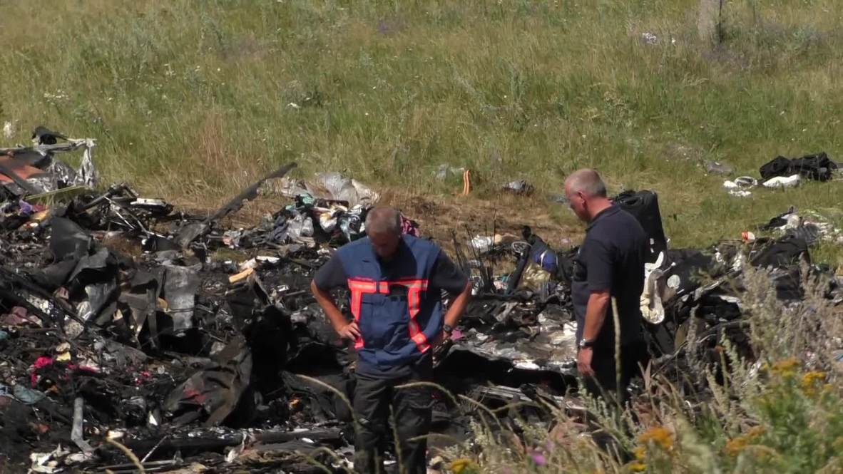 Ukraine: Dutch forensics arrive at MH17 crash site