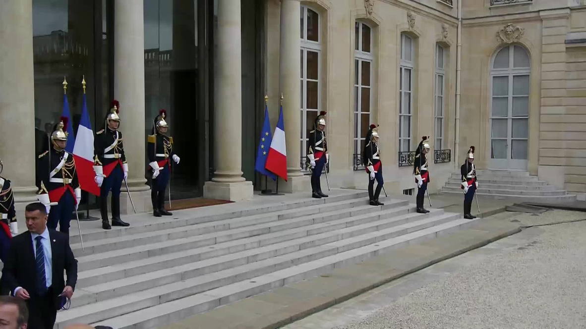 France: Queen Letizia and King Felipe meet Hollande