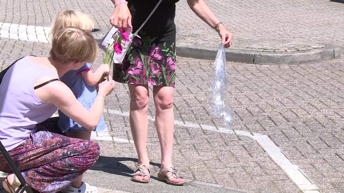 Netherlands: Flowers laid for MH17 victims at Hilversum military base