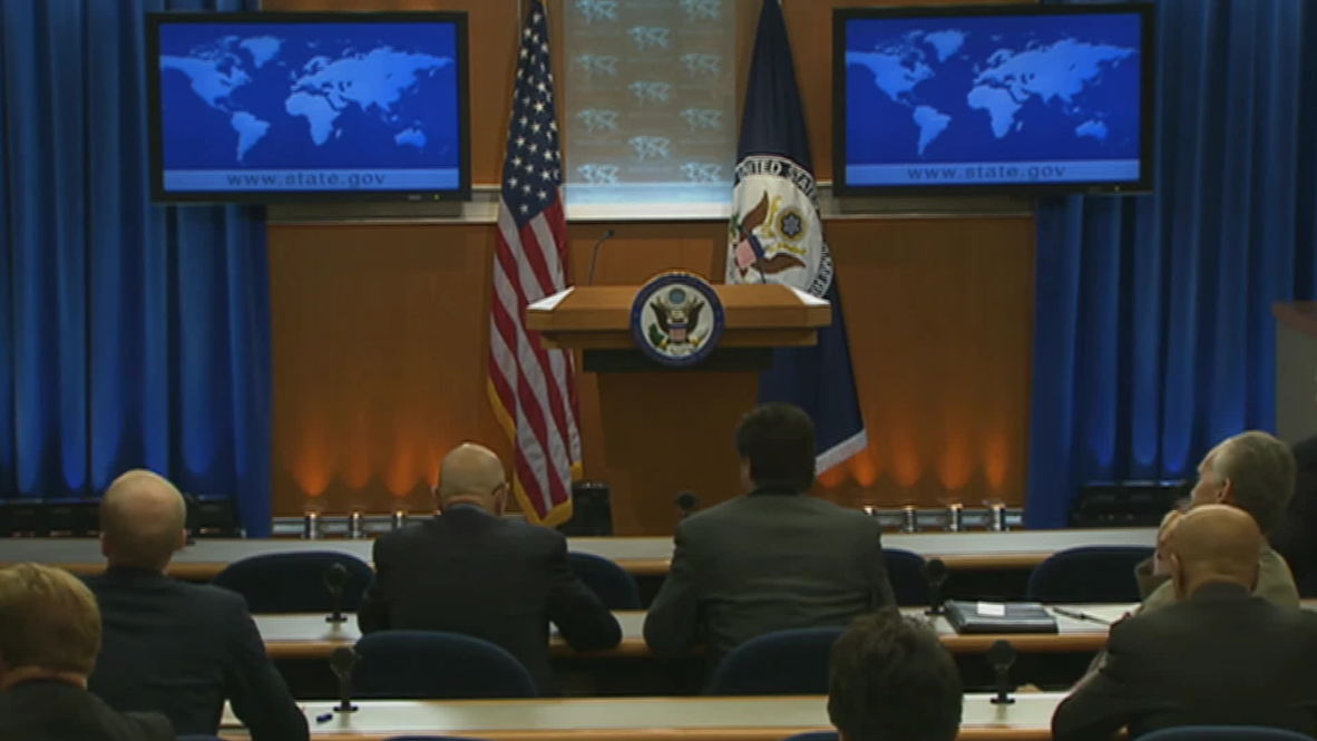 USA: What happened to Psaki's boot? Dept. of State spokesperson loses shoe at press briefing