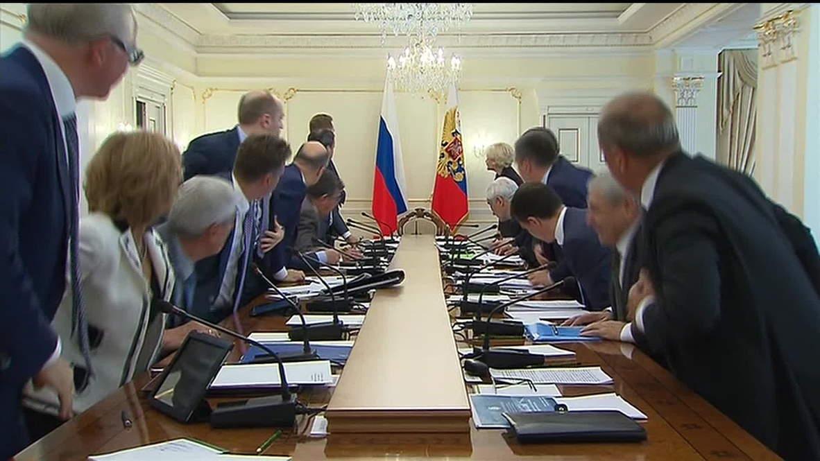 Russia: Putin discusses aviation development, tax havens with cabinet