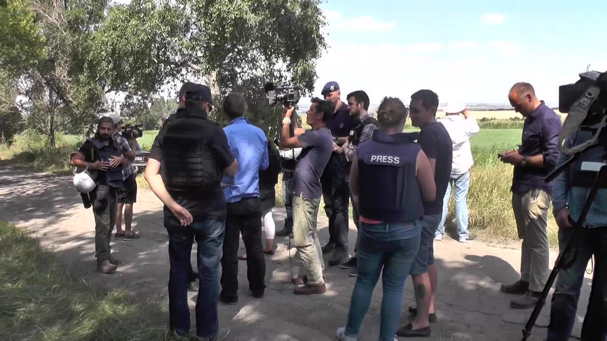 Ukraine: OSCE flee MH17 crash site after shelling