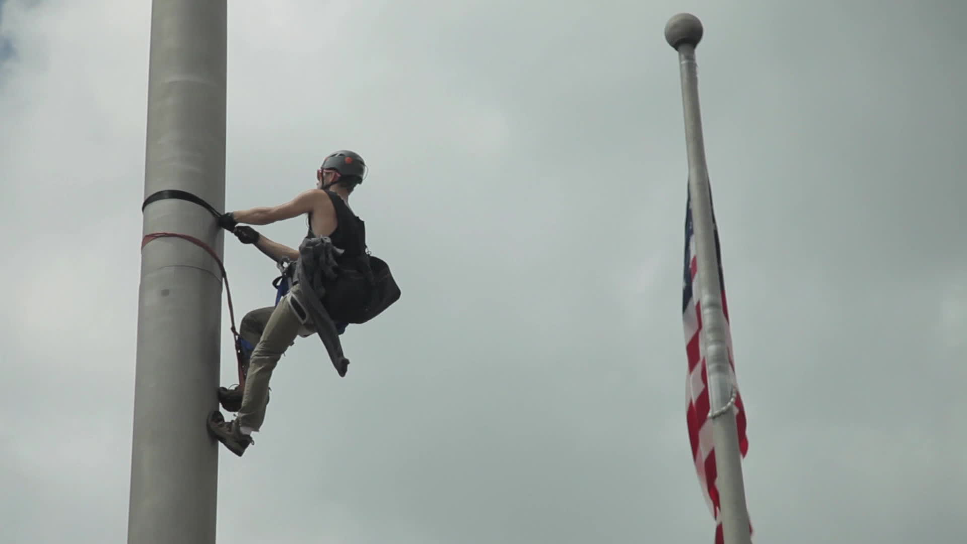 USA Activist arrested for climbing flagpole at D.C. antideportation