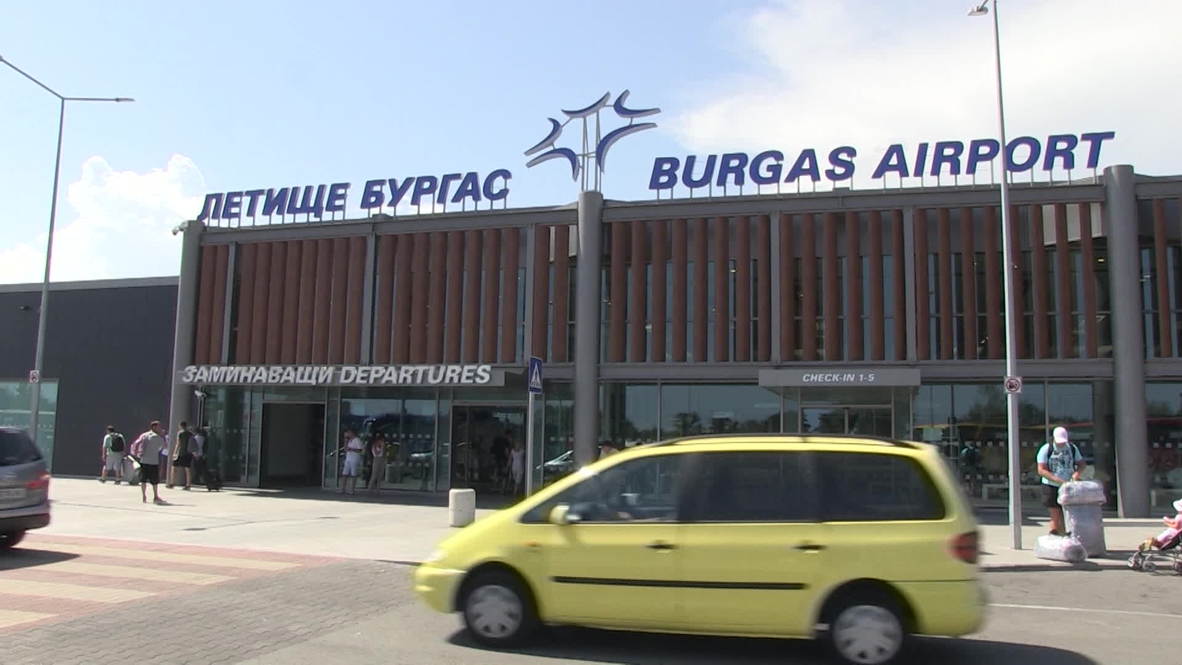 Bulgaria: 200 Russian tourists stranded at airport after tour operator goes bust