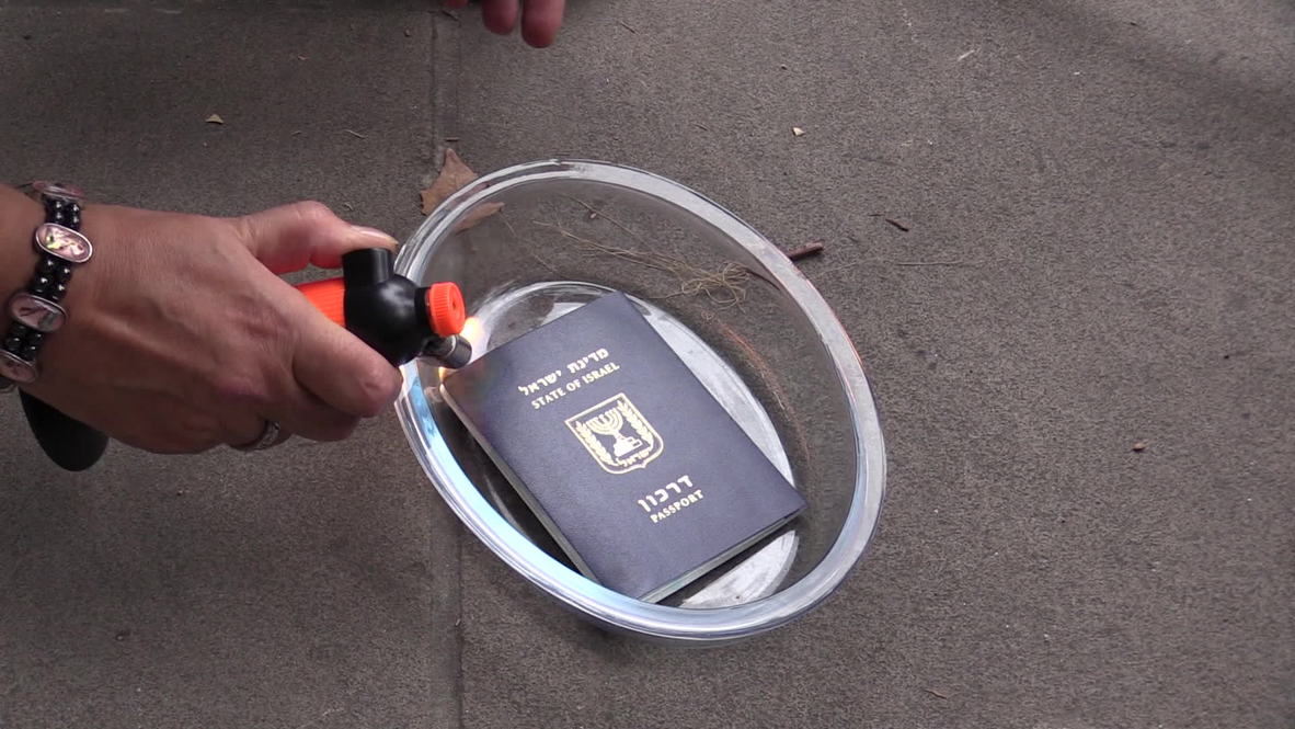 UK: Woman burns her Israeli passport, celebrates