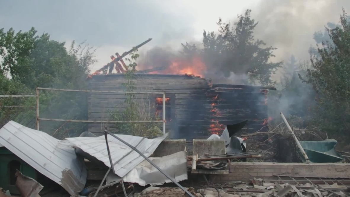 Ukraine: Donetsk residential area burns after heavy fighting