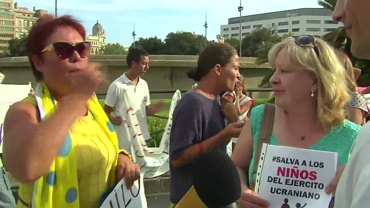 Spain: Pro-Russian, pro-Ukrainian protesters scuffle in Barcelona