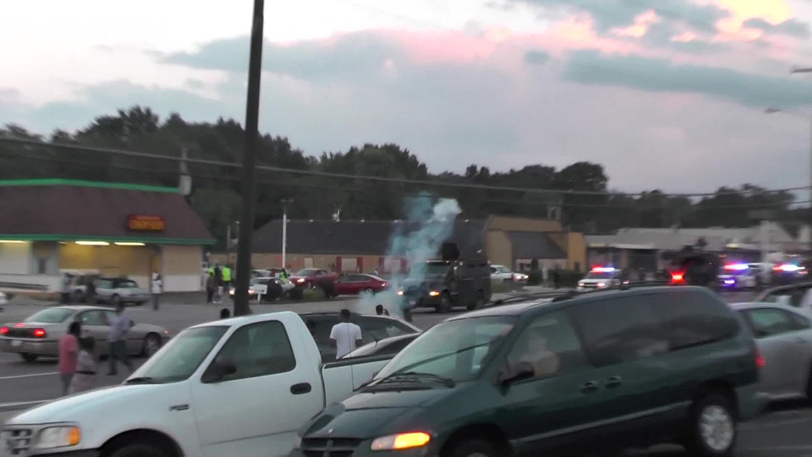 USA: Violence erupts at Ferguson rally for slain teen Michael Brown