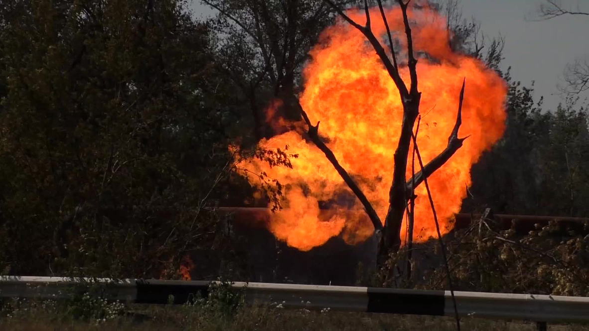 Ukraine: Kiev shelling hits Donetsk gas pipe, emergency services struggle to regain control