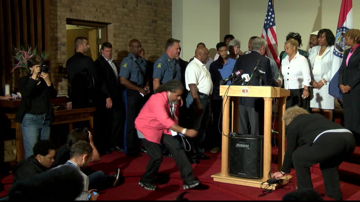USA: Ferguson police failing to answer 911 calls, officials admit
