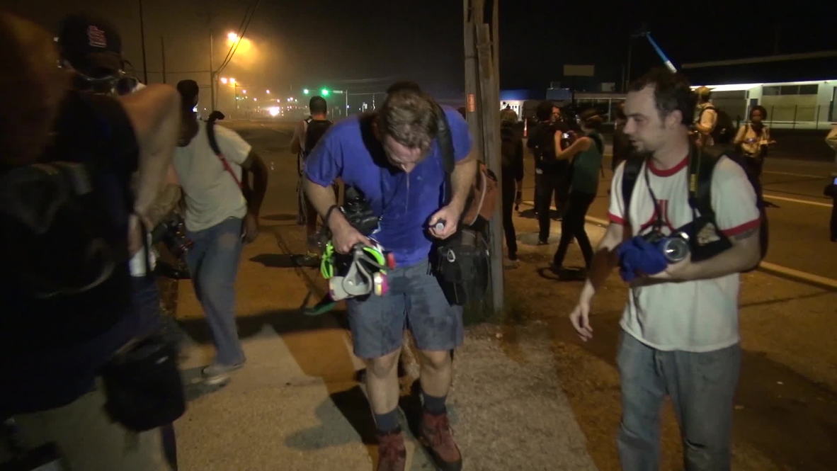 USA: Ferguson journalist tear-gassed badly but helped by protesters
