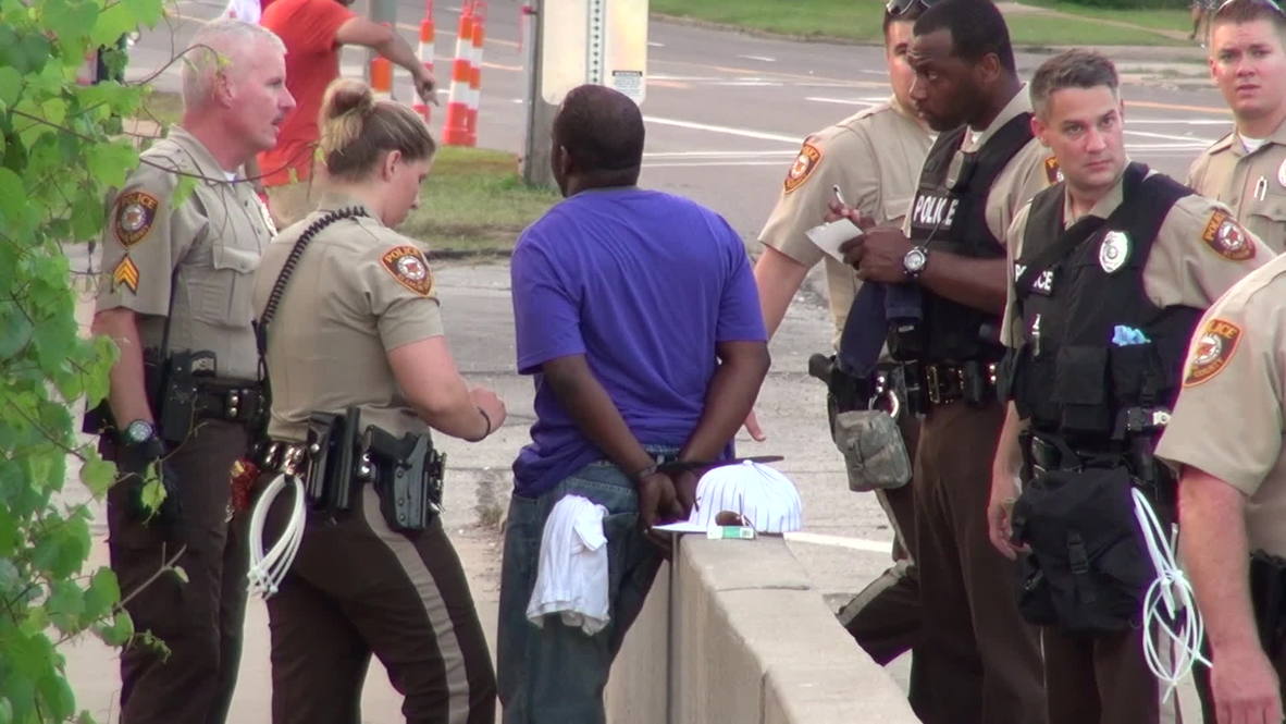 USA: Nation of Islam members join Ferguson protesters