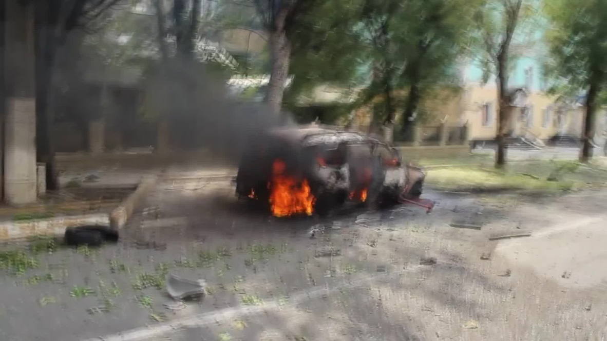 Ukraine: See vehicle burn after intense shelling in Lugansk
