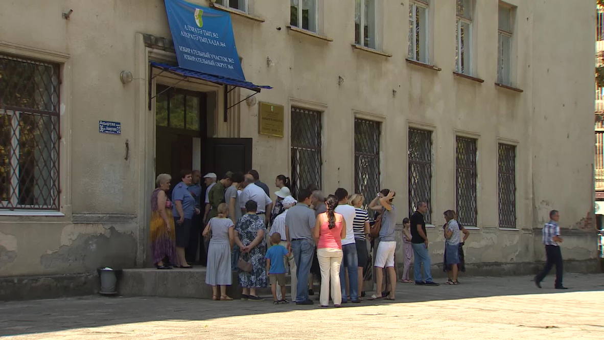 Abkhazia: Voters flock to polling stations to elect new president