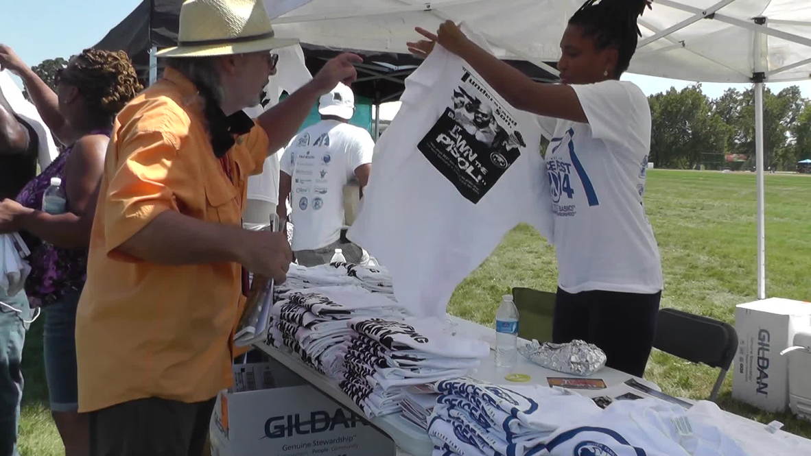 USA: Trayvon Martin and Michael Brown's parents push for peace