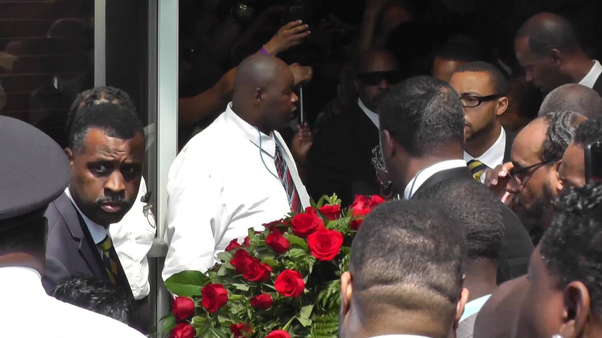 USA: Michael Brown’s coffin leaves St Louis church after service
