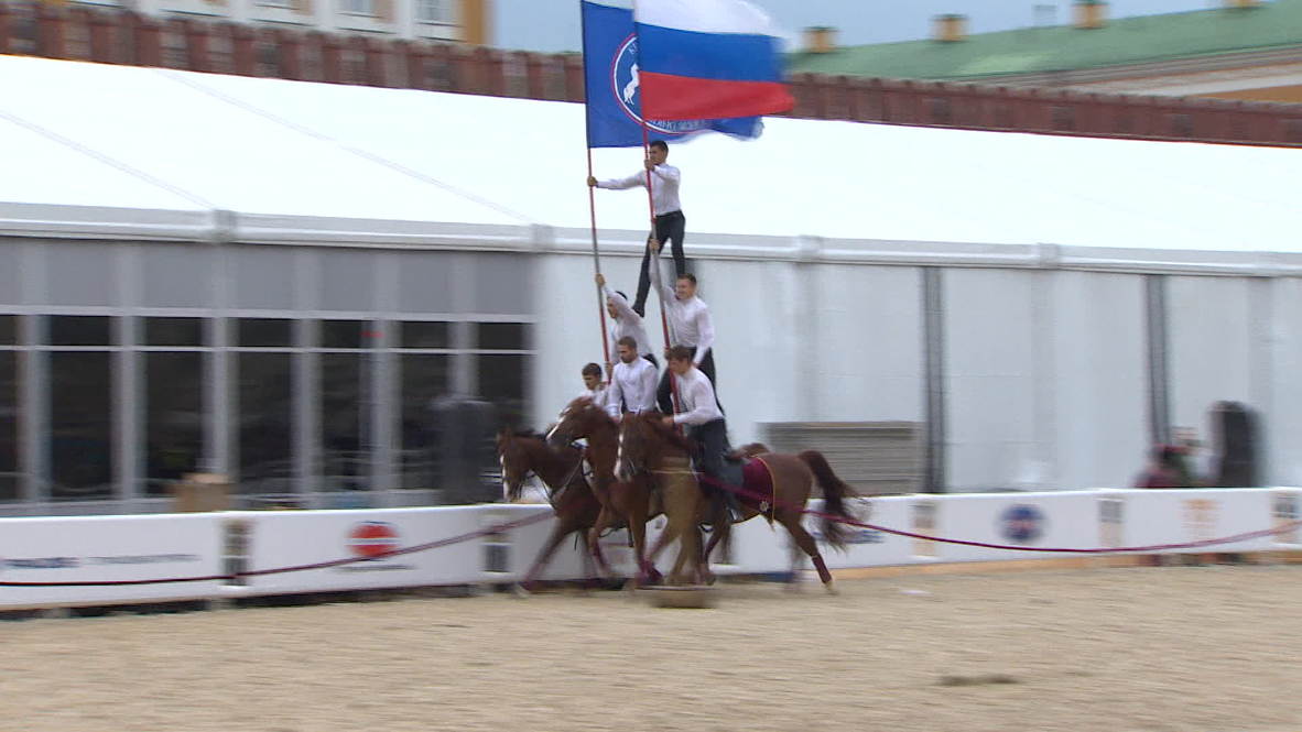 Russia: Watch these acrobatic equestrians show off their riding skills