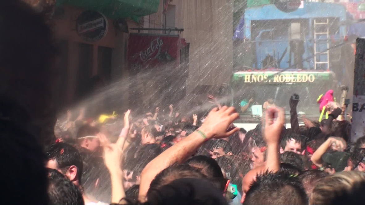 Spain: Tomato war unleashed in world's biggest food fight