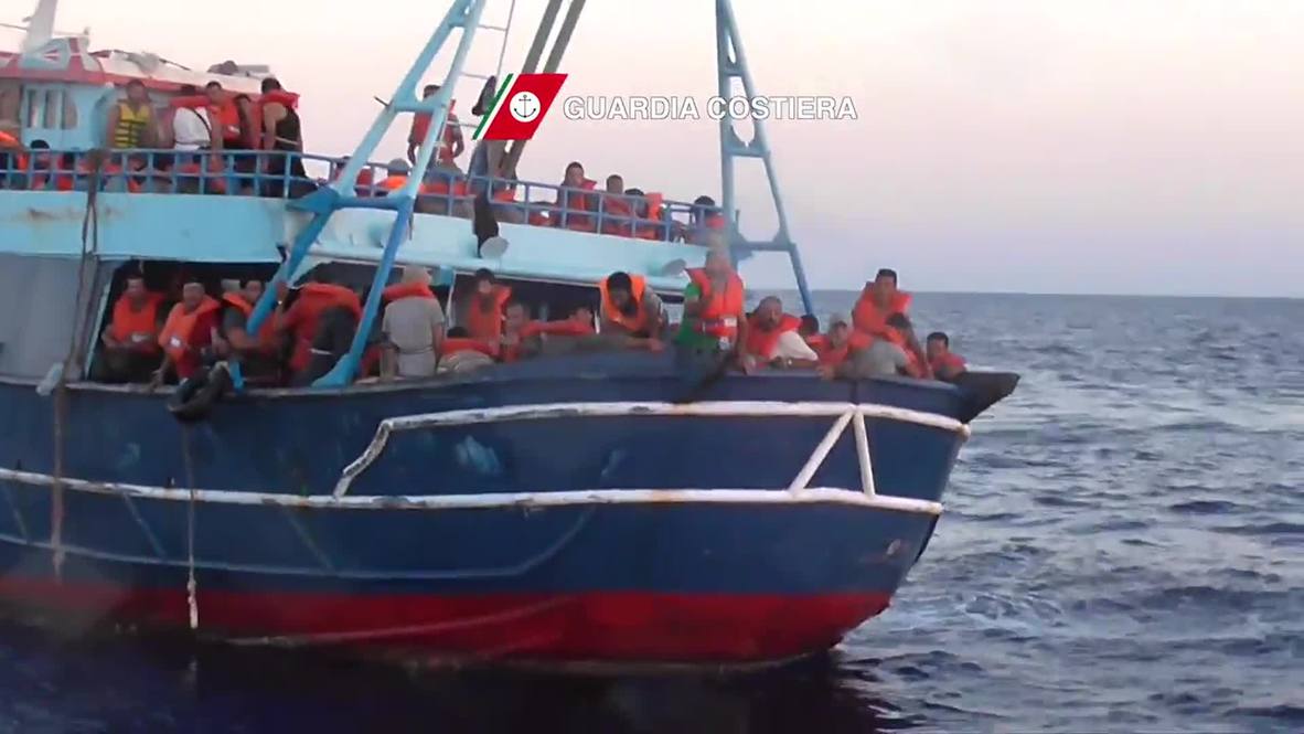 Italy: Hundreds of migrants found trying to enter Europe by boat POOL