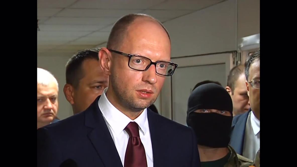 Ukraine: Yatsenyuk backs military chief changes