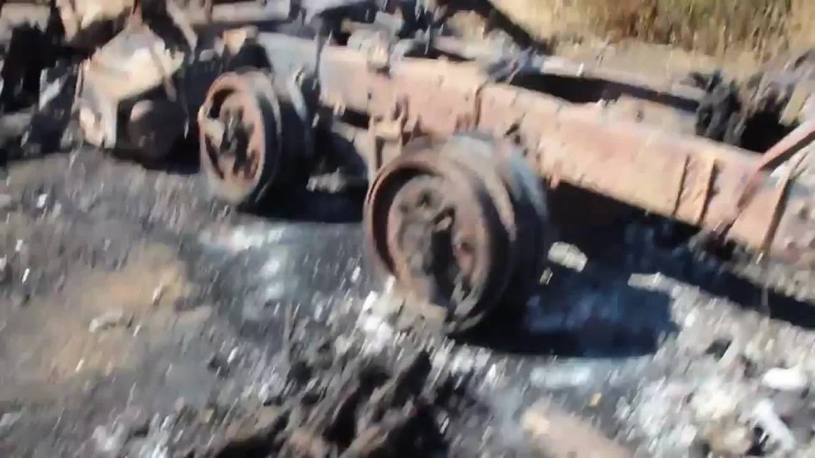 Ukraine: Scorched remains strewn across road to Novosvetlovka *GRAPHIC*