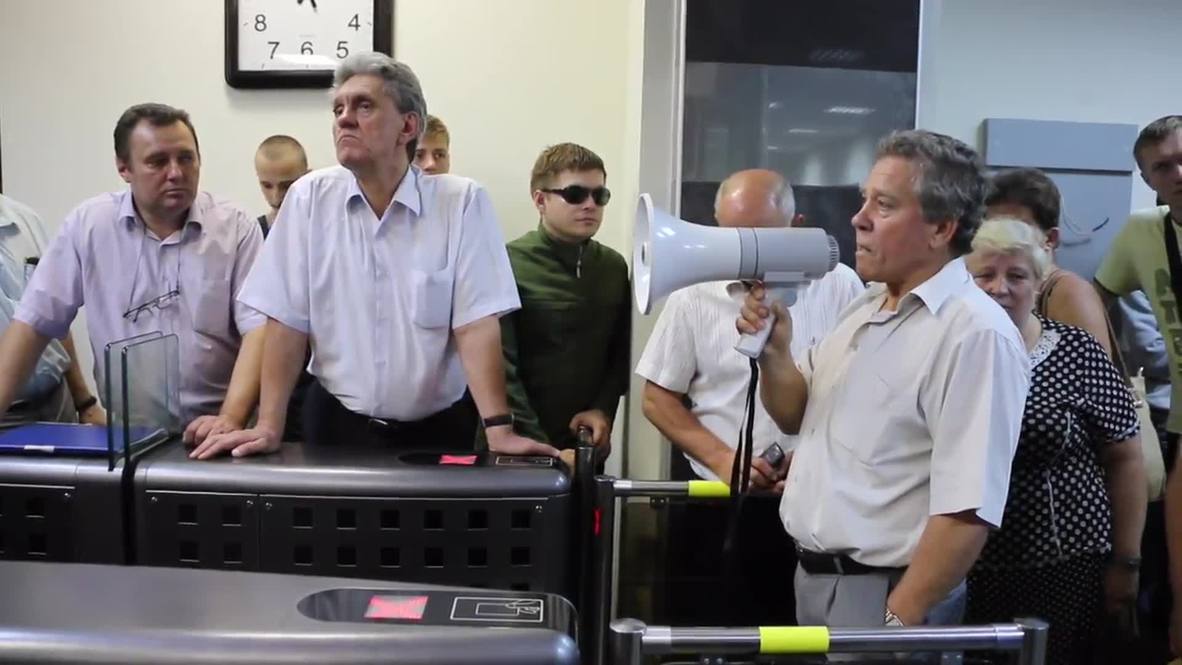 Ukraine: Group storms Antonov's Kiev factory- with police help