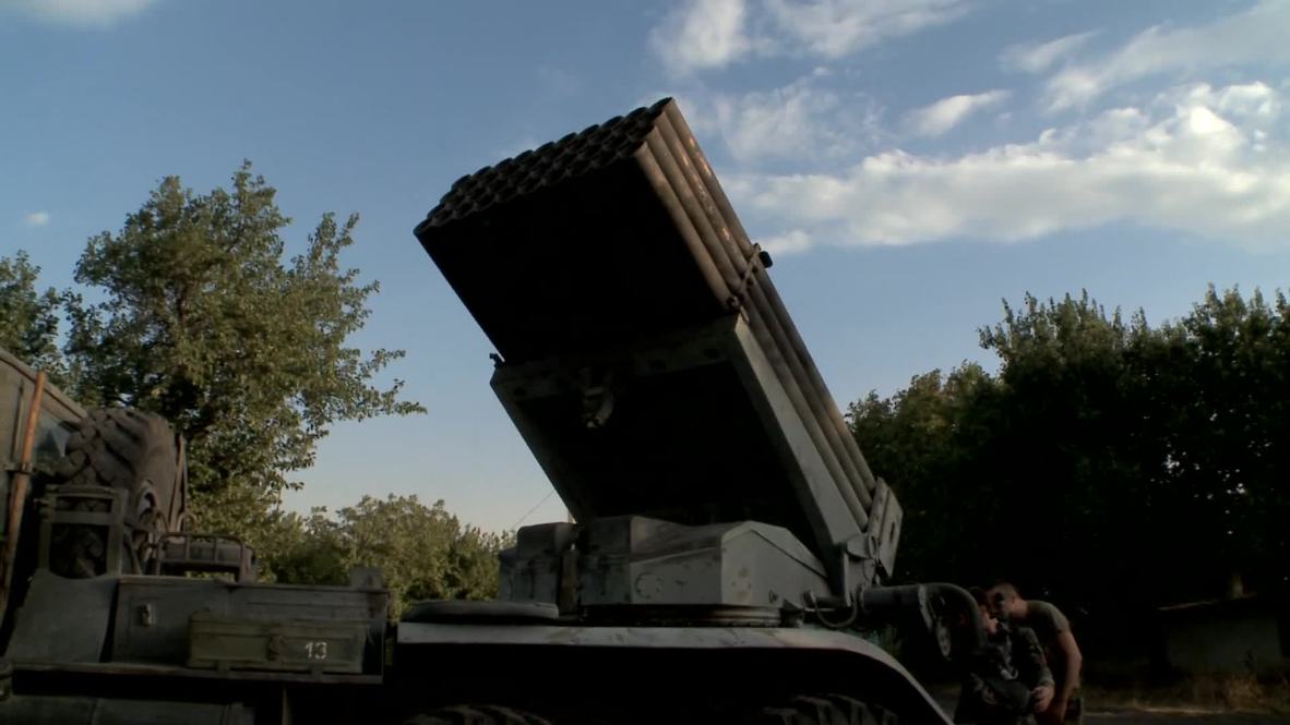 Ukraine: Watch journalist witness full force of Grad missiles in Donetsk