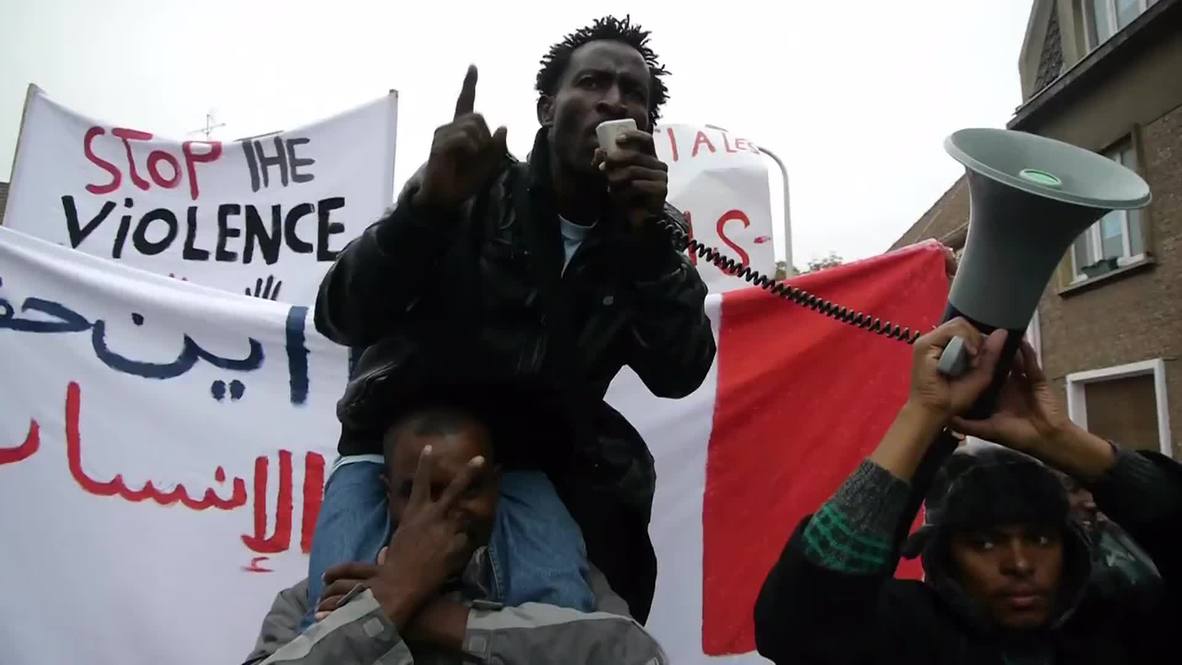 France: "The UK is our dream!" Refugees protest police brutality