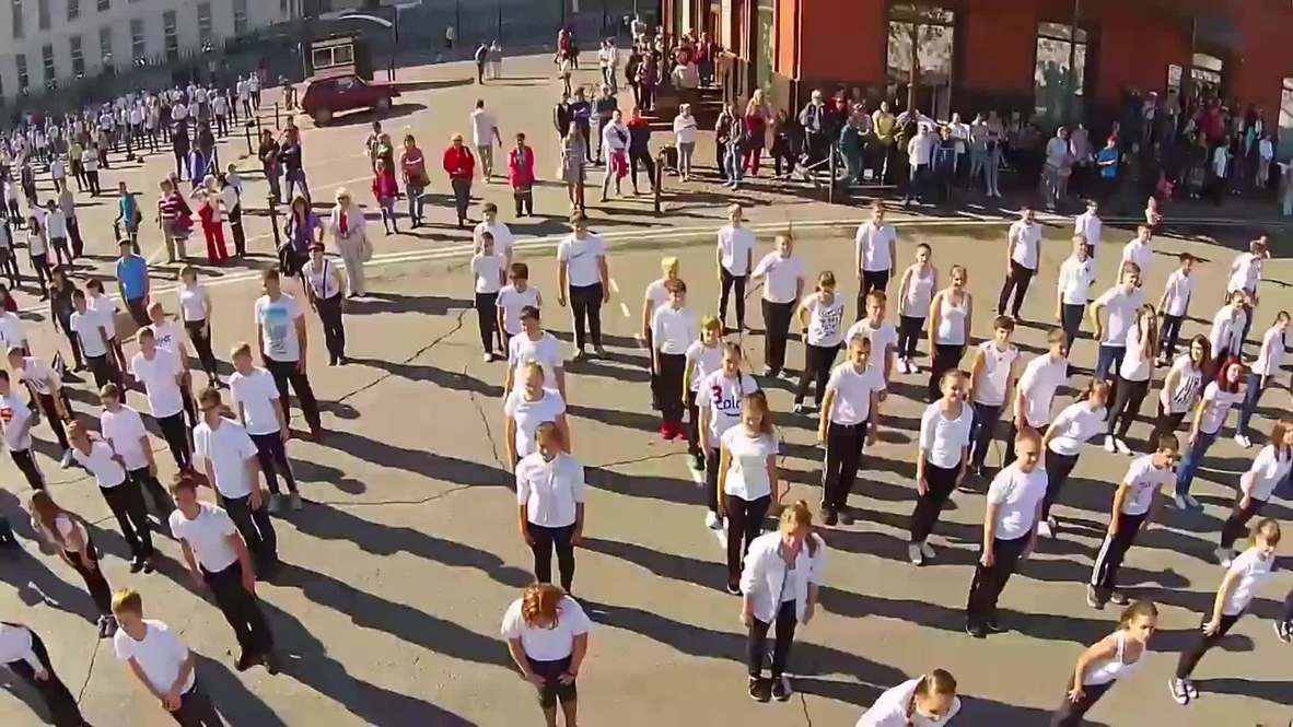 Russia: Drone's eye view! Catch THOUSANDS getting down in Penza