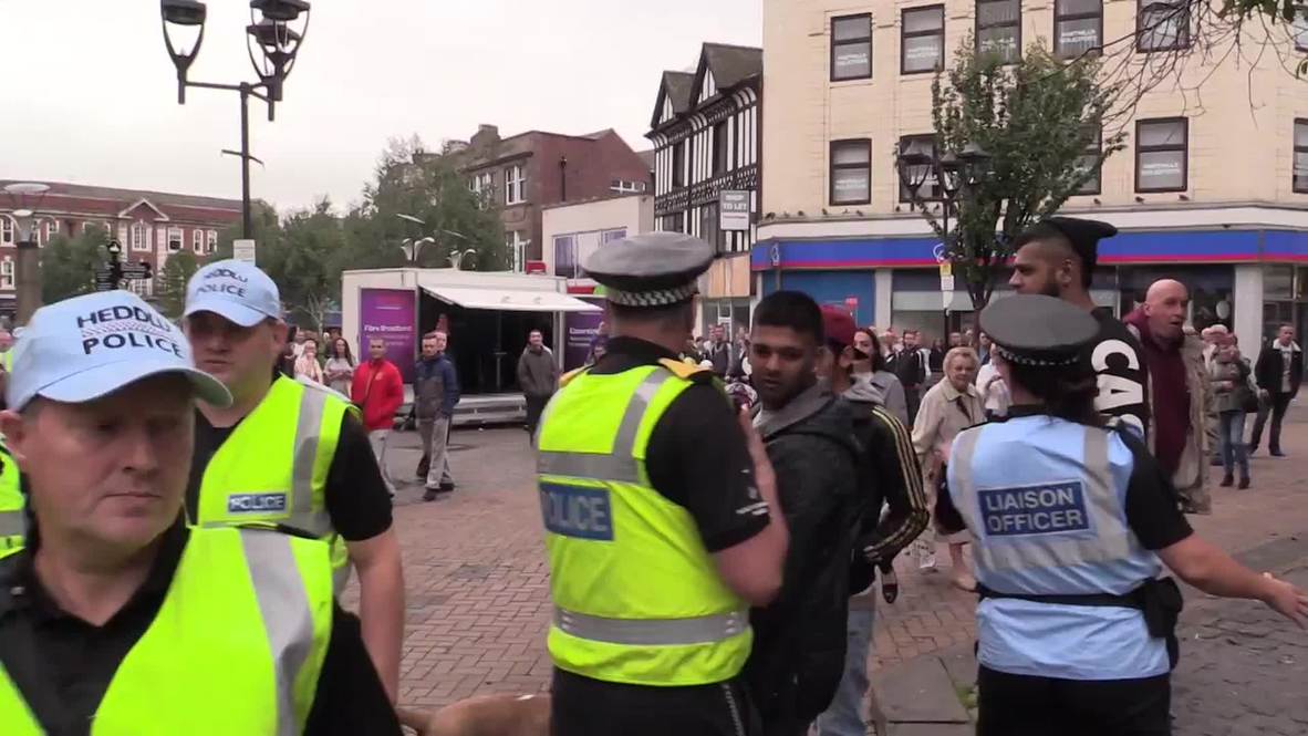 UK: Watch hundreds protest "Muslim grooming gangs" in Yorkshire